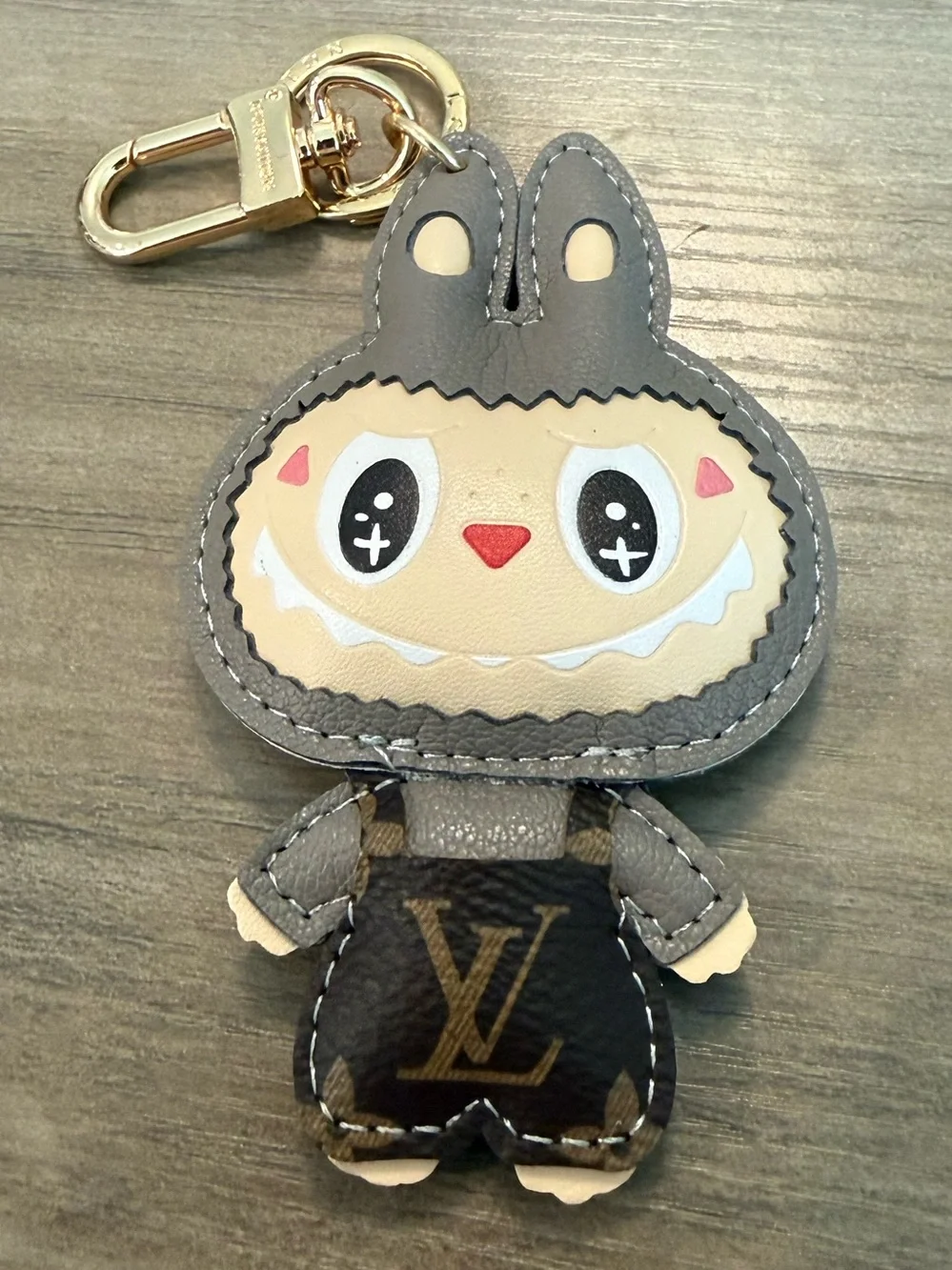 NWOT Source Unknown Gray & Cream Bunny Keychain